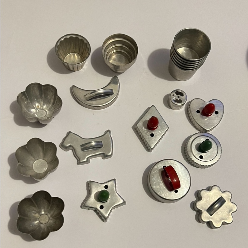 Vintage 9 piece Aluminum Cookie Cutter with Raised Handle & muff tins